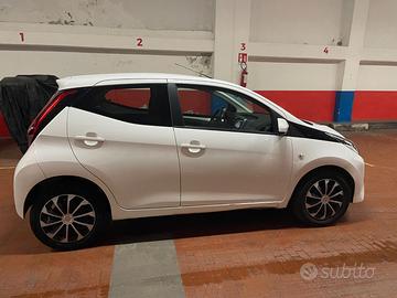 TOYOTA AYGO 1.0 VVTT-i 72ch X-PLAY