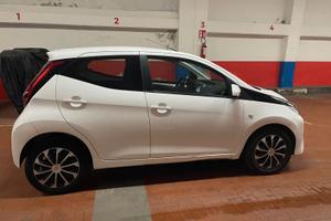 TOYOTA AYGO 1.0 VVTT-i 72ch X-PLAY