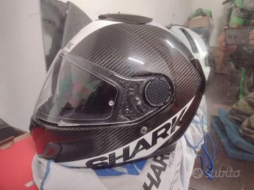 Casco fibra di carbonio