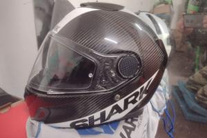 Casco fibra di carbonio