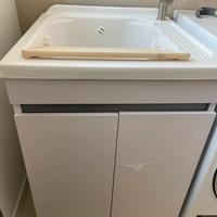 Mobile lavatoio in alluminio con vasca in resina