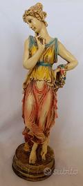 Statuetta di figura femminile in stile classico 