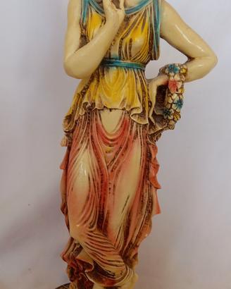 Statuetta di figura femminile in stile classico 