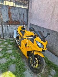 Triumph daytona 600