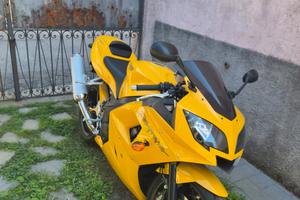 Triumph daytona 600