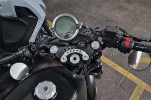 Moto Guzzi V7IV Stone Centenario