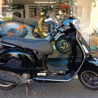 Piaggio Vespa 300 GTS hpe SUPER E5