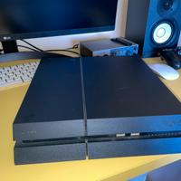 PS4 1TB + 2 controller + 13 giochi