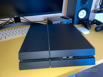 PS4 1TB + 2 controller + 13 giochi