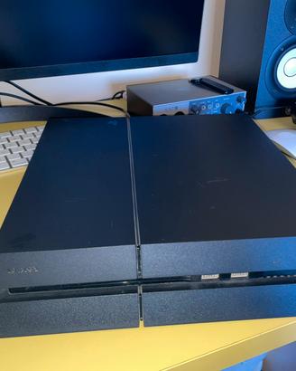 PS4 1TB + 2 controller + 13 giochi