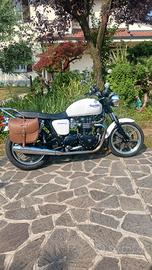 TRIUMPH BONNEVILLE