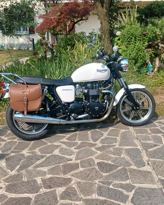 TRIUMPH BONNEVILLE