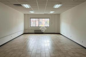 NEGOZIO A POZZUOLO MARTESANA