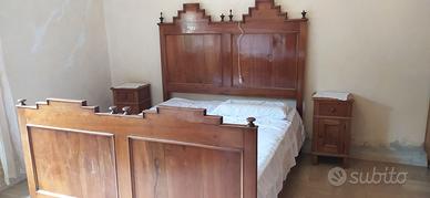 Letto matrimoniale antico e comodini