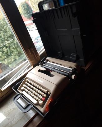 macchina da scrivere lettera 35 Olivetti 
