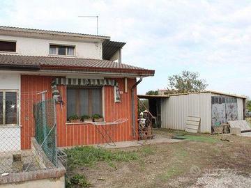 Casa bifamiliare su due piani - Agna