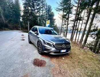Mercedes benz GLA 200