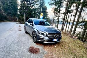 Mercedes benz GLA 200