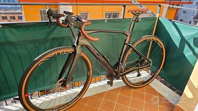 Bici gravel  carbonio gruppo  grx820 peso 8.9kg