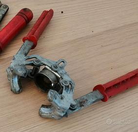 Tappabottiglie manuale per tappi in metallo a coro