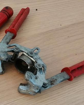 Tappabottiglie manuale per tappi in metallo a coro