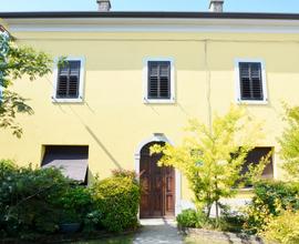 Turriaco:casa singola con giardino e box auto