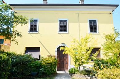 Turriaco:casa singola con giardino e box auto