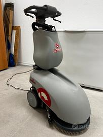 Lavasciuga pavimenti a batteria Vispa 35B Comac