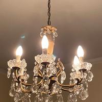 Lampadario con gocce in cristallo