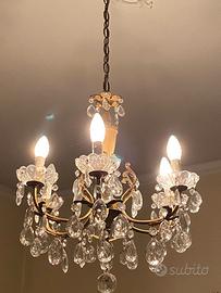 Lampadario con gocce in cristallo