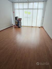 Locale pressi Viale Aldo Moro