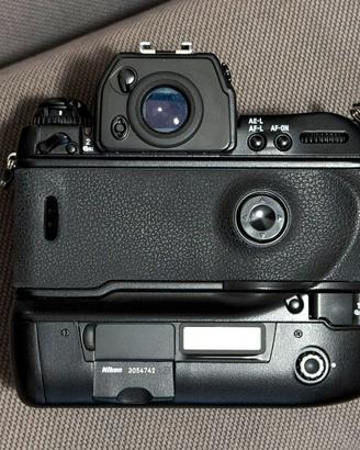 Nikon F5 Nital come nuova con imballi originali ma