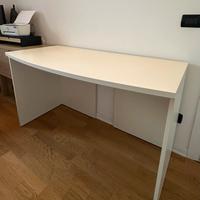 Scrivania bianca in legno