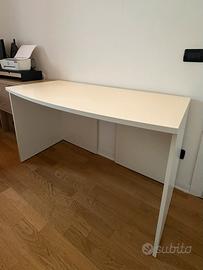 Scrivania bianca in legno