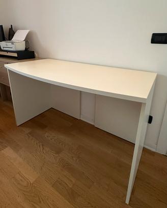 Scrivania bianca in legno