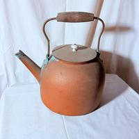 Grande antica teiera in rame