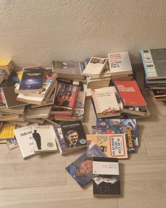 Lotto di oltre 100 libri usati