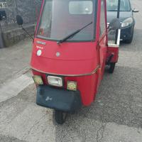 Piaggio Ape 50 cabinato con cassone – rosso