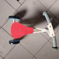 Triciclo senza pedali