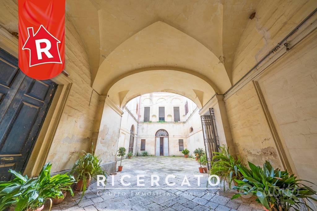 Casa indipendente di 350 m² con più di 5 locali a