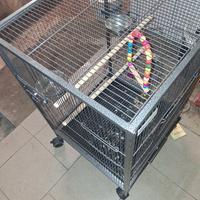 voliera in metallo con ruote