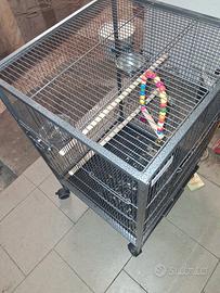 voliera in metallo con ruote