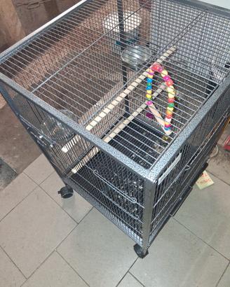 voliera in metallo con ruote