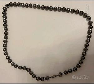 Collana di perle nere