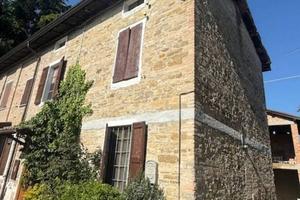 Rustico / Casale di 200 m² con 5 locali a Tizzano 