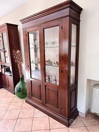Vetrina in legno massello con ante in vetro