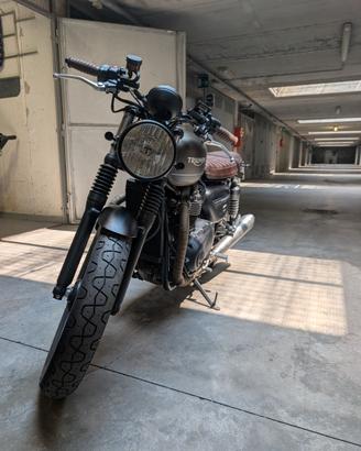 street twin praticamente nuova