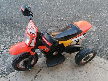 Moto elettrica giocattolo