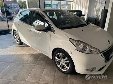 Peugeot 208 PureTech 82 5 porte Allure