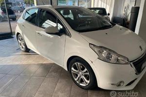 Peugeot 208 PureTech 82 5 porte Allure
